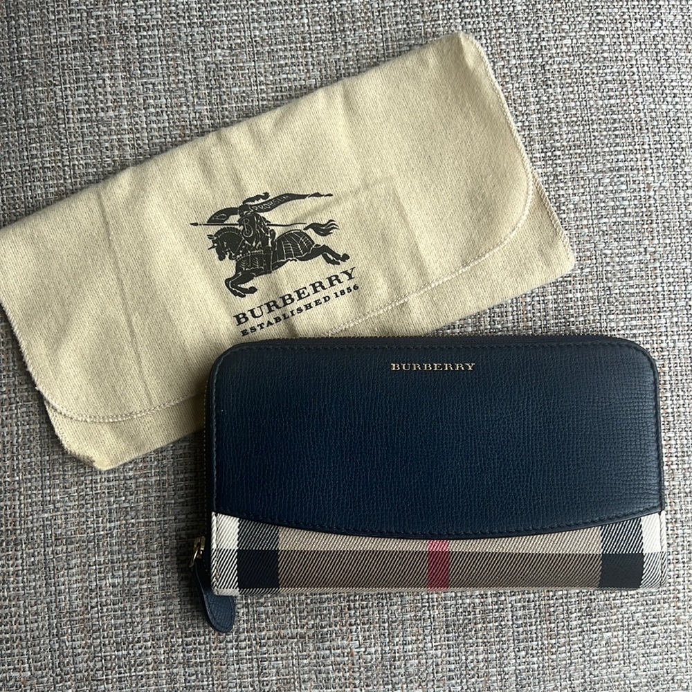Authentic Burberry House Check Derby Leather Elmore Wallet